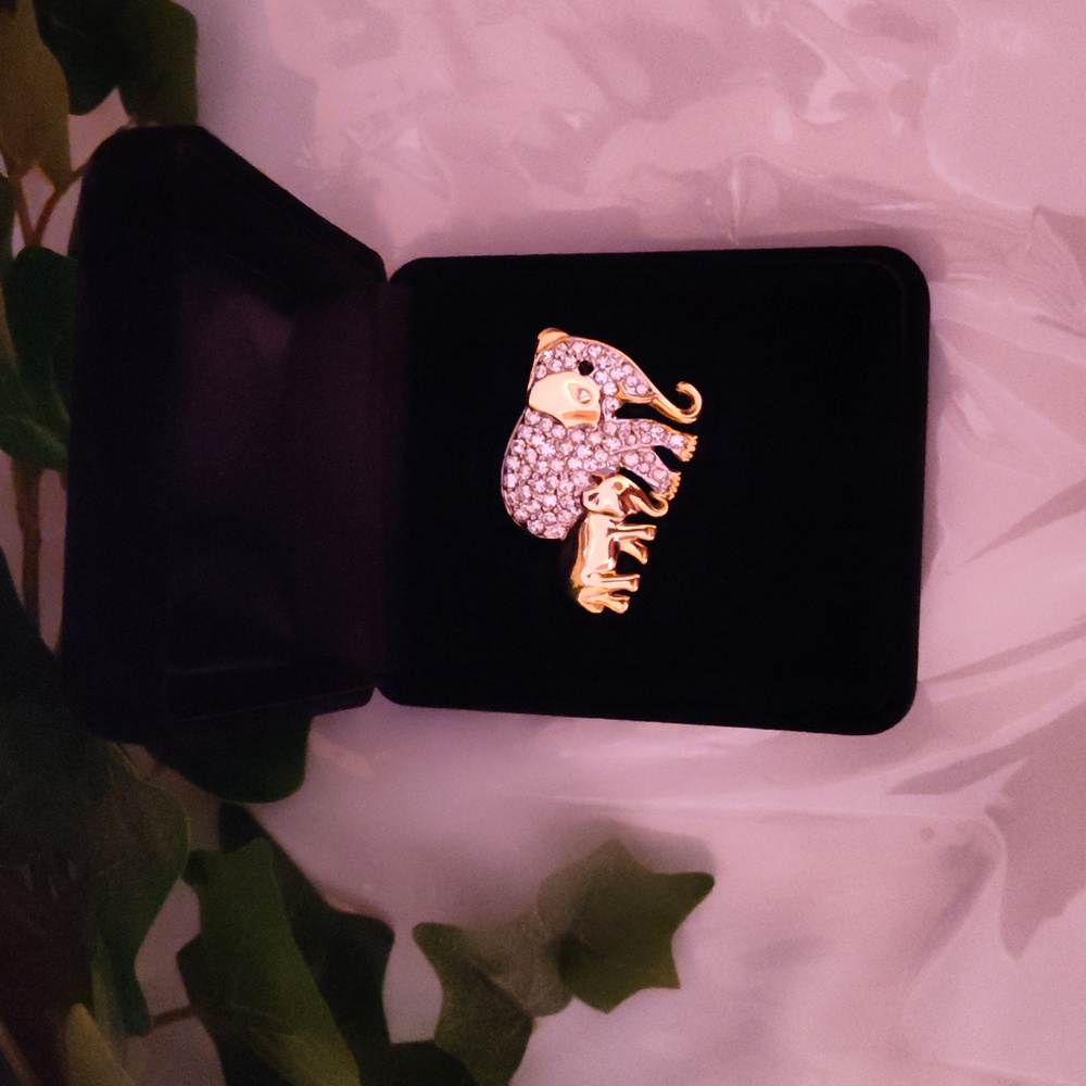 Golden mother & calf brooch whit clear Rhinestones - Picture 2 of 4